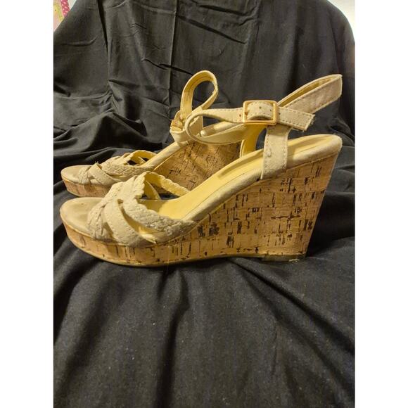 Time and Tru Heels-Size 8 - Picture 1 of 4